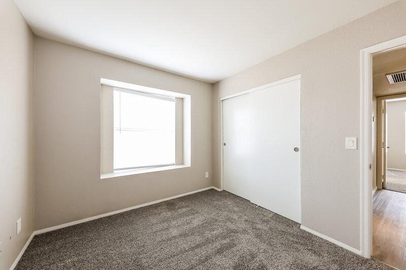 2,015/Mo, 532 N Nassau Mesa, AZ 85205 Bedroom View