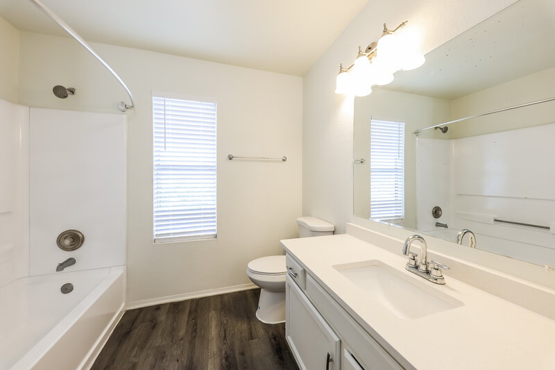 2,015/Mo, 532 N Nassau Mesa, AZ 85205 Bathroom View