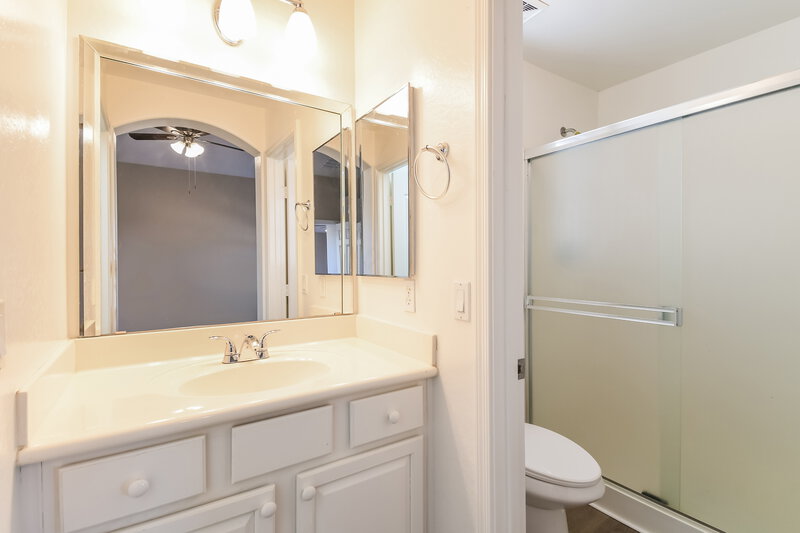 1,850/Mo, 2726 E Desert Rose Trl San Tan Valley, AZ 85143 Main Bathroom View