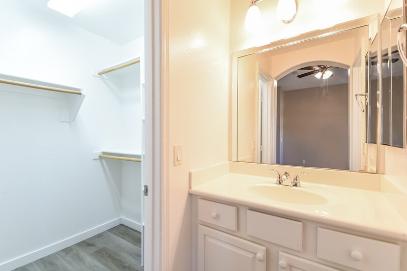 1,850/Mo, 2726 E Desert Rose Trl San Tan Valley, AZ 85143 Main Bathroom View 2
