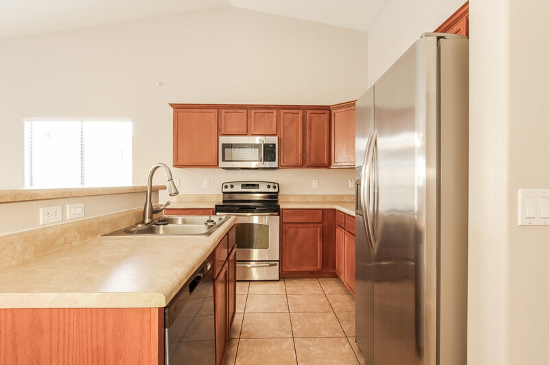 2,290/Mo, 2431 W Gaby Rd Phoenix, AZ 85041 Kitchen View 2