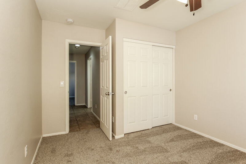 2,290/Mo, 2431 W Gaby Rd Phoenix, AZ 85041 Bedroom View 4