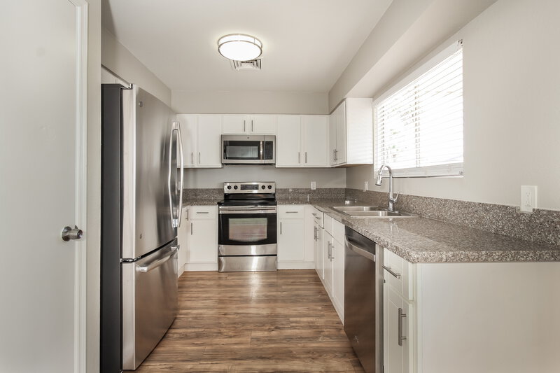 2,140/Mo, 8421 W Windrose Drive Peoria, AZ 85381 Kitchen View