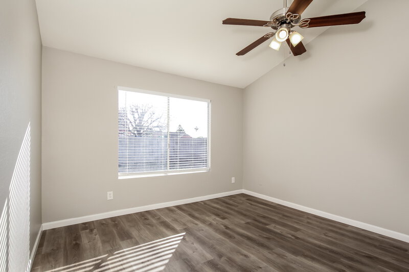 2,140/Mo, 8421 W Windrose Drive Peoria, AZ 85381 Main Bedroom View 3