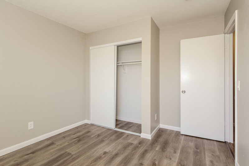 2,140/Mo, 8421 W Windrose Drive Peoria, AZ 85381 Bedroom View 3