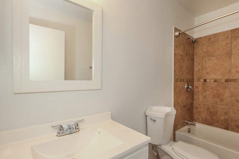 2,140/Mo, 8421 W Windrose Drive Peoria, AZ 85381 Bathroom View