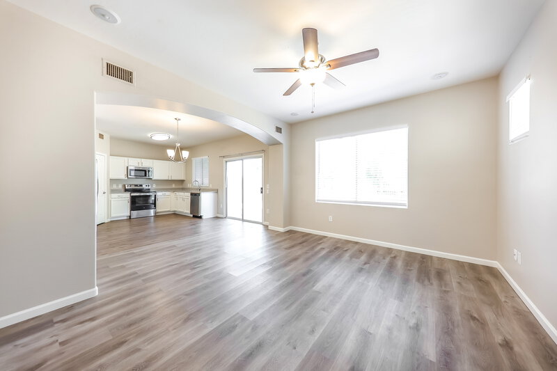2,050/Mo, 1306 S 119th Drive Avondale, AZ 85323 Living Room View