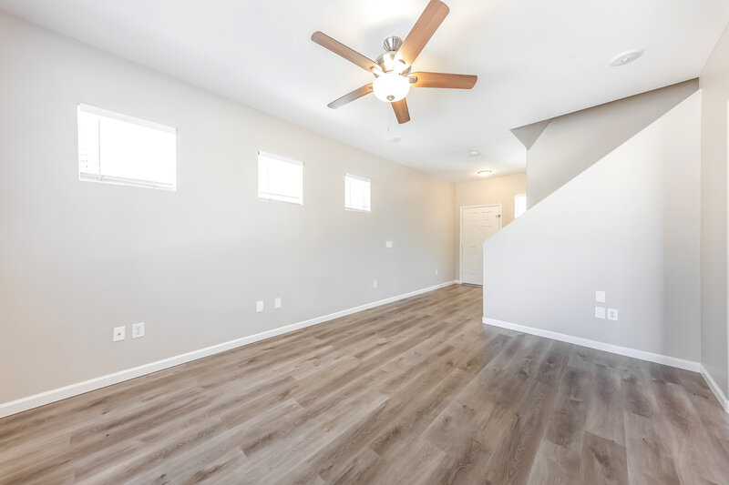 2,050/Mo, 1306 S 119th Drive Avondale, AZ 85323 Living Room View 2