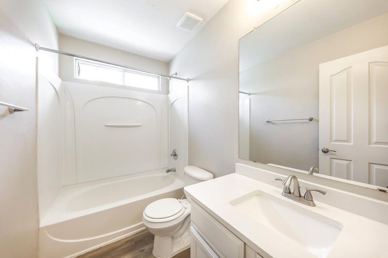 2,050/Mo, 1306 S 119th Drive Avondale, AZ 85323 Bathroom View