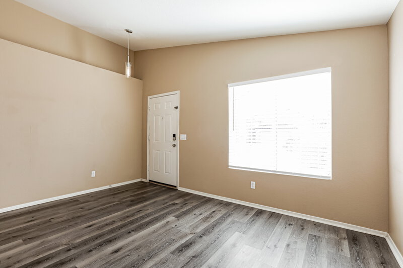 2,110/Mo, 803 S Chatsworth Mesa, AZ 85208 Living Room View 2