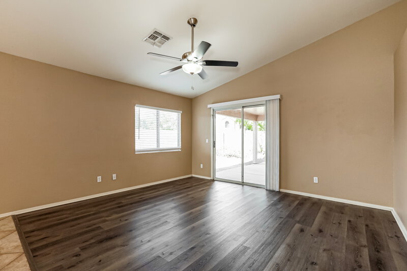 2,110/Mo, 803 S Chatsworth Mesa, AZ 85208 Family Room View