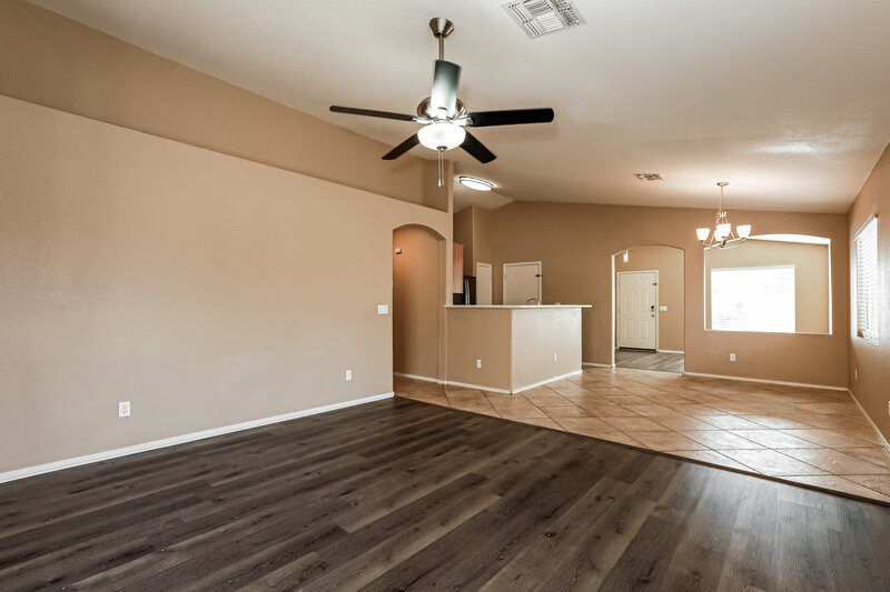 2,110/Mo, 803 S Chatsworth Mesa, AZ 85208 Family Room View 2