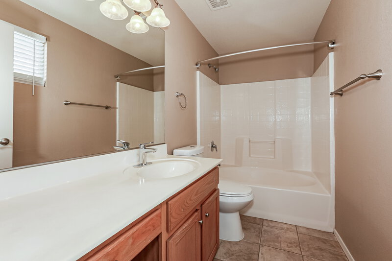 2,110/Mo, 803 S Chatsworth Mesa, AZ 85208 Main Bathroom View