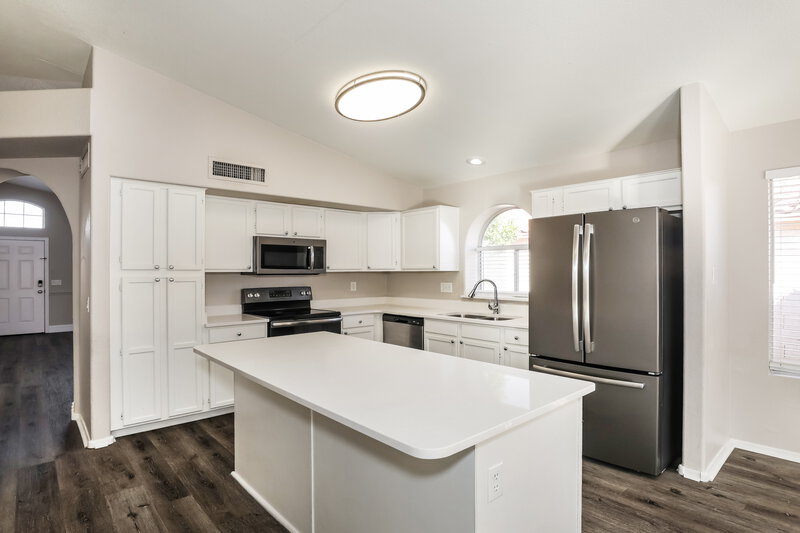 2,370/Mo, 4243 E Balsam Ave Mesa, AZ 85206 Kitchen View