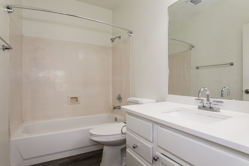 2,370/Mo, 4243 E Balsam Ave Mesa, AZ 85206 Bathroom View