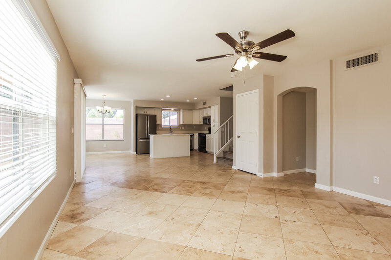 2,195/Mo, 2401 N 125th Dr Avondale, AZ 85392 Living Room View 2