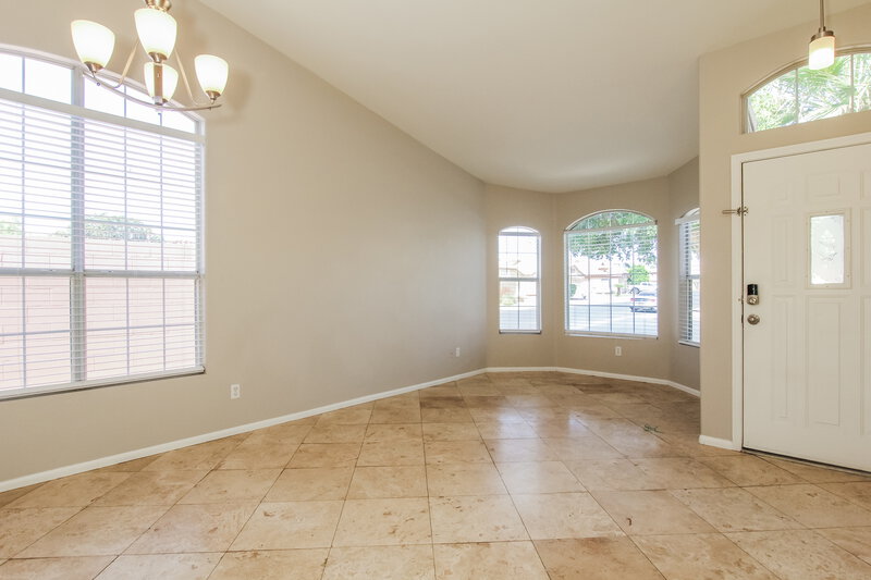 2,195/Mo, 2401 N 125th Dr Avondale, AZ 85392 Dining Room View 2