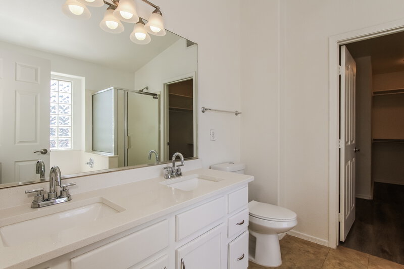 2,195/Mo, 2401 N 125th Dr Avondale, AZ 85392 Main Bathroom View