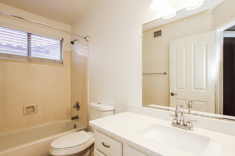 2,195/Mo, 2401 N 125th Dr Avondale, AZ 85392 Bathroom View