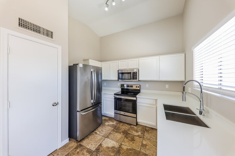 1,935/Mo, 17907 N Reno Ave Surprise, AZ 85374 Kitchen View