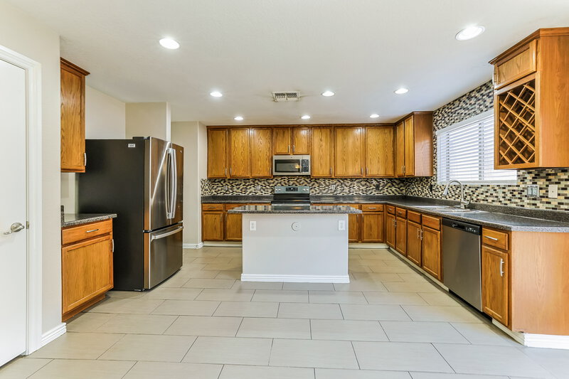 2,055/Mo, 9449 W Jamestown Rd Phoenix, AZ 85037 Dining Room View