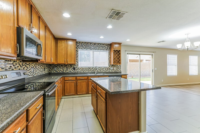 2,055/Mo, 9449 W Jamestown Rd Phoenix, AZ 85037 Kitchen View
