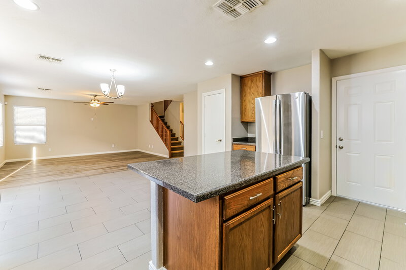 2,055/Mo, 9449 W Jamestown Rd Phoenix, AZ 85037 Kitchen View 2