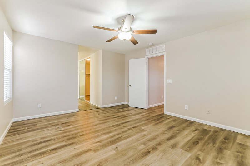 2,055/Mo, 9449 W Jamestown Rd Phoenix, AZ 85037 Main Bedroom View 2