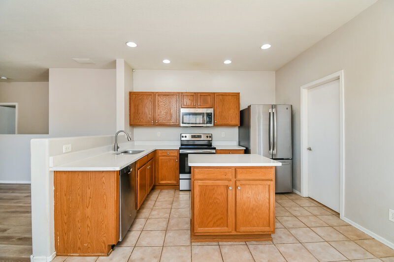 1,610/Mo, 1163 E Dust Devil Dr San Tan Valley, AZ 85143 Kitchen View