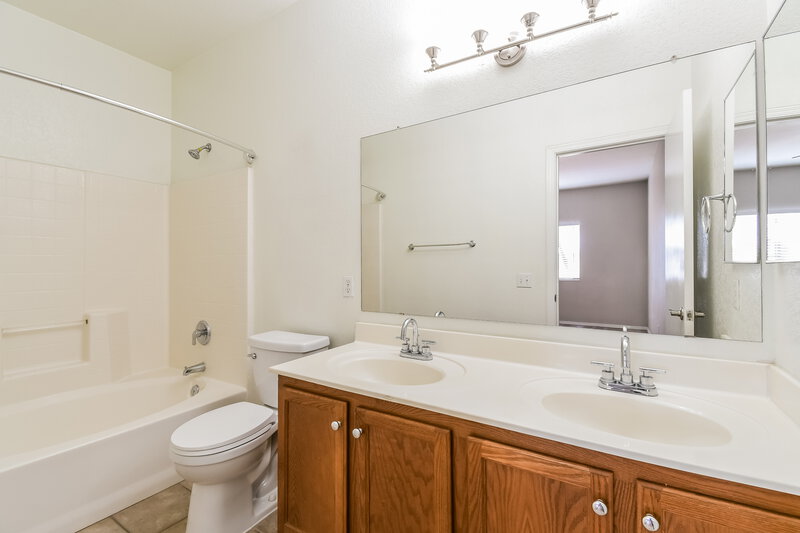 1,610/Mo, 1163 E Dust Devil Dr San Tan Valley, AZ 85143 Main Bathroom View