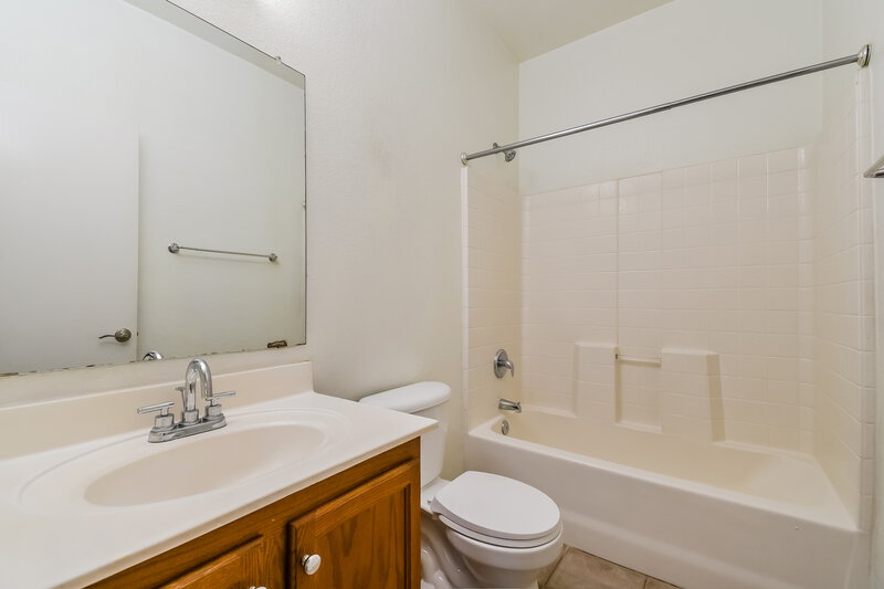 1,610/Mo, 1163 E Dust Devil Dr San Tan Valley, AZ 85143 Bathroom View