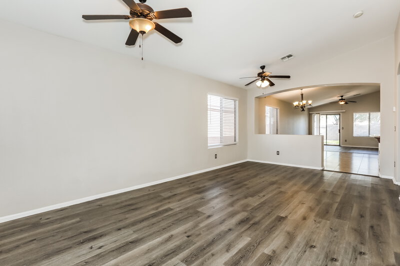 1,870/Mo, 1105 E Nardini Street San Tan Valley, AZ 85140 Living Room View