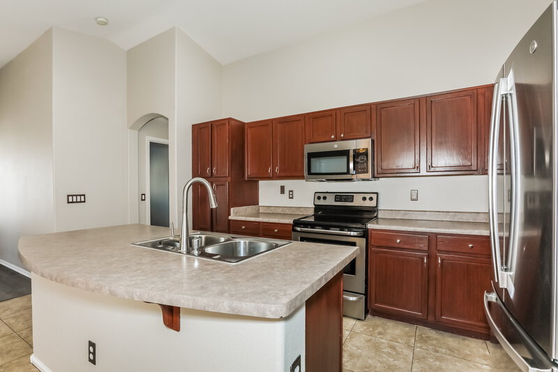 1,870/Mo, 1105 E Nardini Street San Tan Valley, AZ 85140 Kitchen View 2