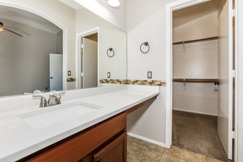 1,870/Mo, 1105 E Nardini Street San Tan Valley, AZ 85140 Main Bathroom View
