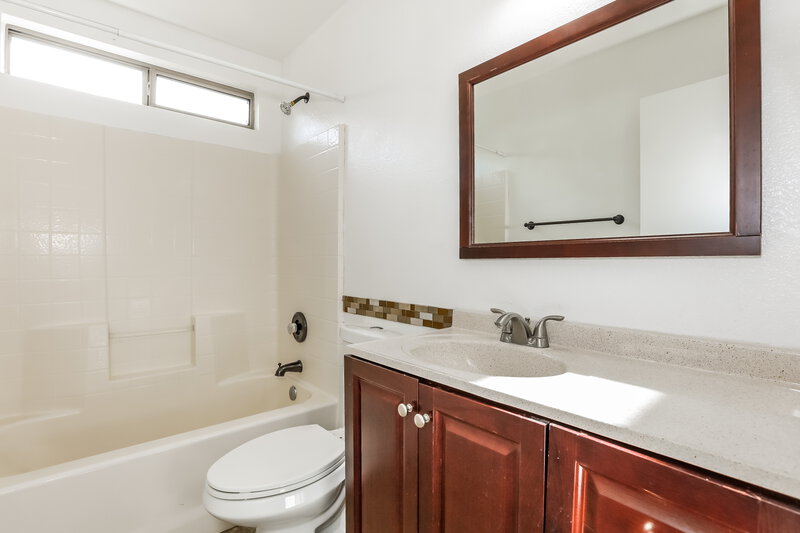 1,870/Mo, 1105 E Nardini Street San Tan Valley, AZ 85140 Bathroom View