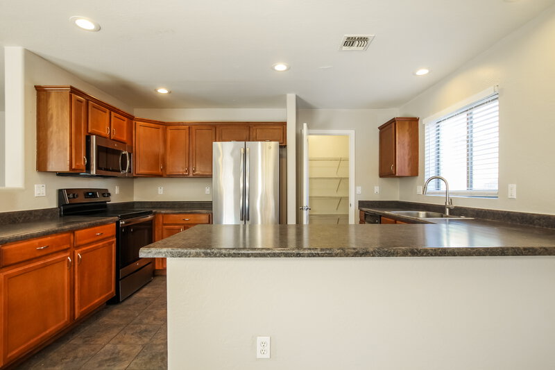 1,960/Mo, 3035 S 85th Dr Tolleson, AZ 85353 Kitchen View