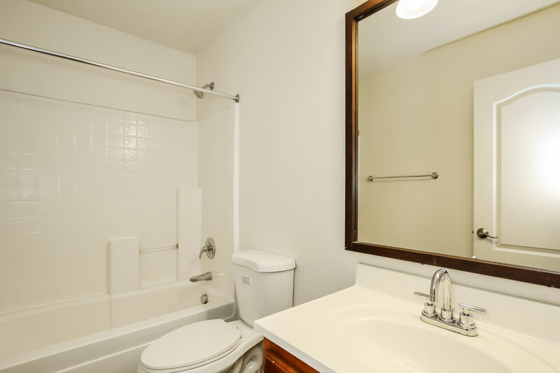 1,960/Mo, 3035 S 85th Dr Tolleson, AZ 85353 Bathroom View