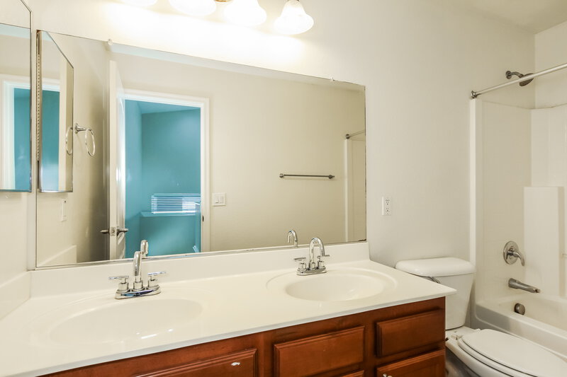 1,960/Mo, 3035 S 85th Dr Tolleson, AZ 85353 Bathroom View 2