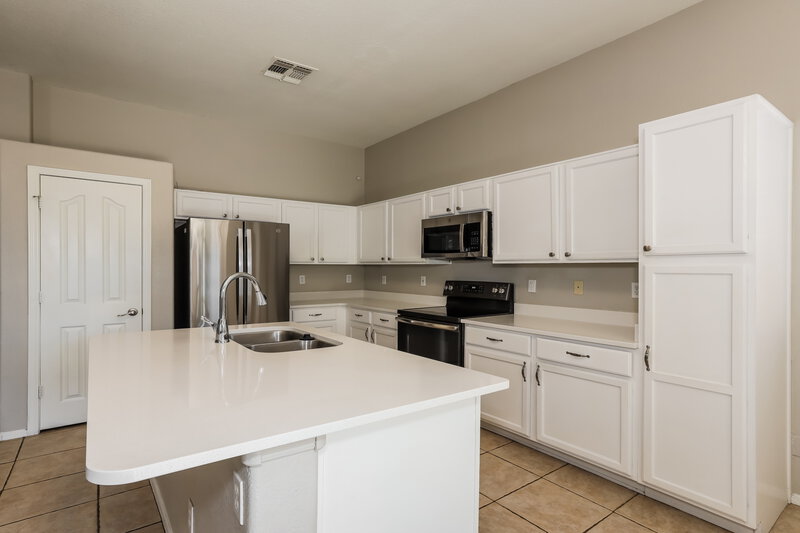 1,950/Mo, 13587 W Tara Lane Surprise, AZ 85374 Kitchen View