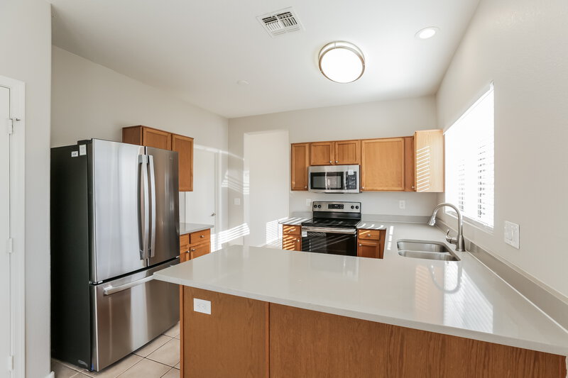1,985/Mo, 6412 W Hilton Avenue Phoenix, AZ 85043 Kitchen View