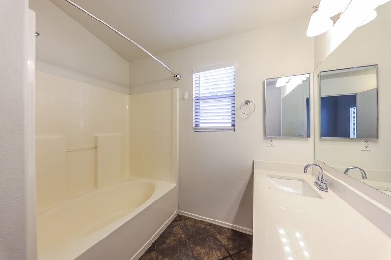 1,795/Mo, 16214 N 162nd Dr Surprise, AZ 85374 Main Bathroom View