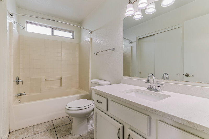 2,115/Mo, 463 E Harrison St Chandler, AZ 85225 Bathroom View