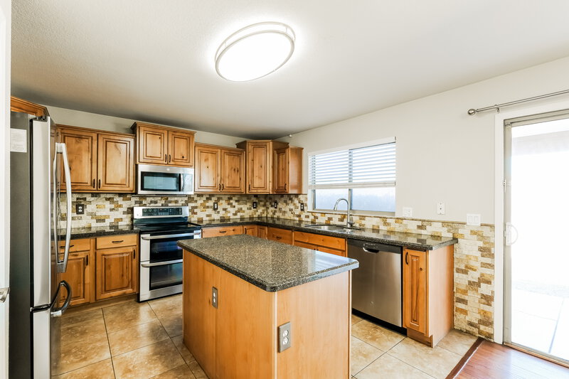 2,190/Mo, 3802 N 104th Ave Avondale, AZ 85392 Kitchen View