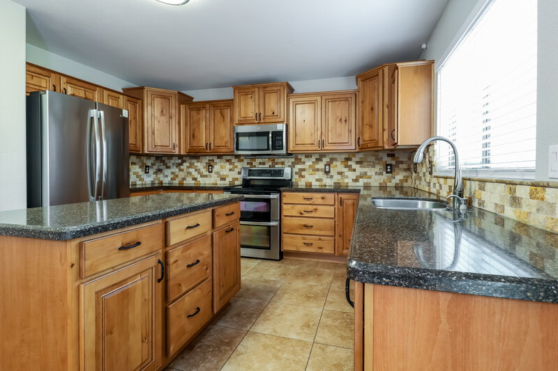 2,430/Mo, 3802 N 104th Ave Avondale, AZ 85392 Kitchen View