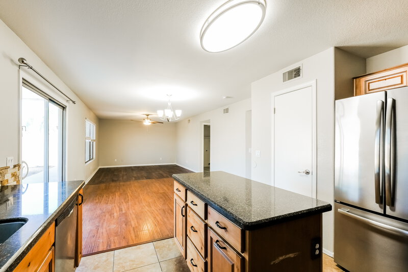 2,190/Mo, 3802 N 104th Ave Avondale, AZ 85392 Kitchen View 2