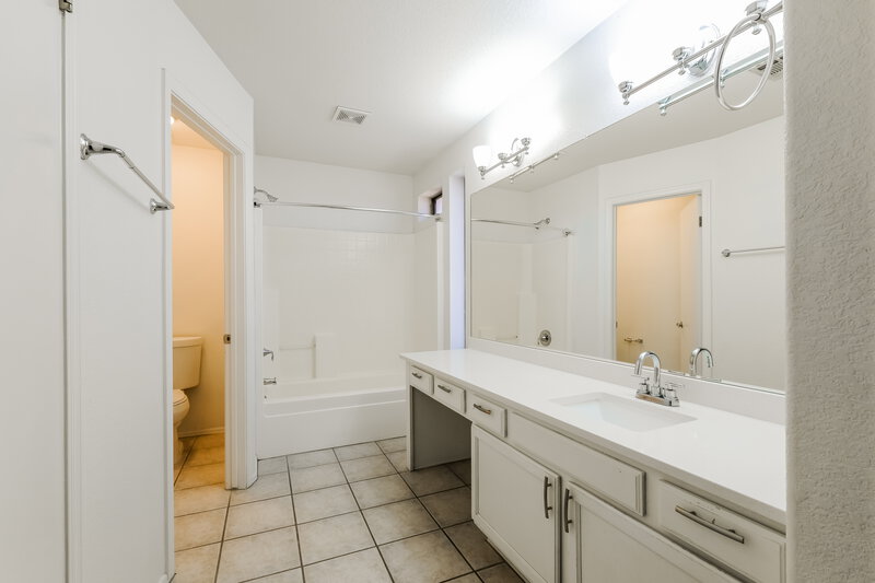 2,190/Mo, 3802 N 104th Ave Avondale, AZ 85392 Main Bathroom View