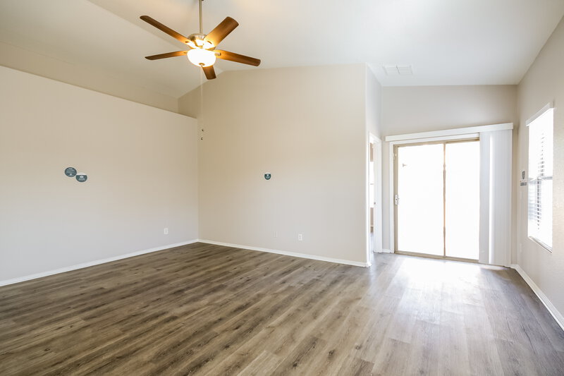1,800/Mo, 6408 W Whyman Ave Phoenix, AZ 85043 Living Room View