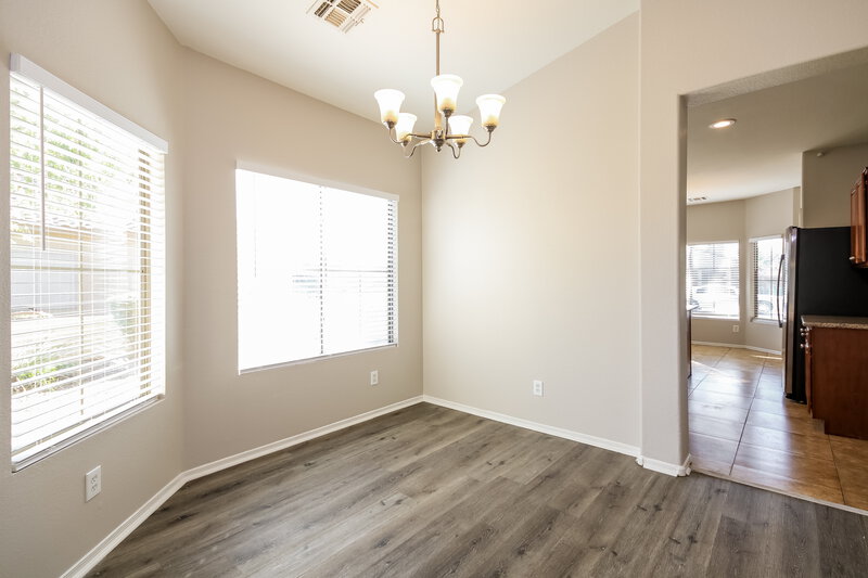 1,800/Mo, 6408 W Whyman Ave Phoenix, AZ 85043 Dining Room View