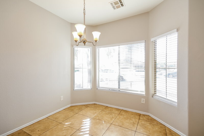 1,800/Mo, 6408 W Whyman Ave Phoenix, AZ 85043 Breakfast Nook View