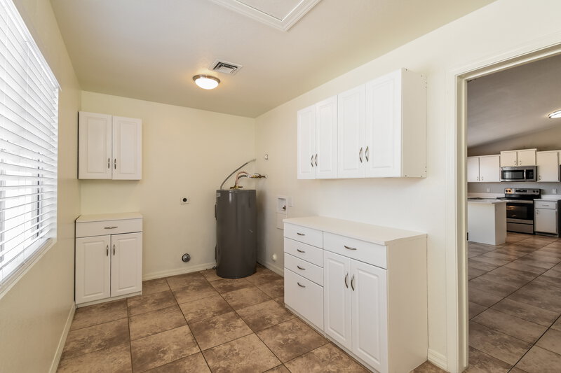 2,185/Mo, 1419 N Rowen Mesa, AZ 85207 Laundry Room View